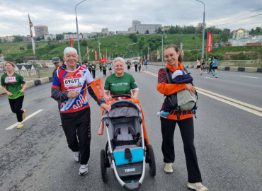Пять километров с коляской: волонтер движения «Счастливый Нижний Новгород» поучаствовала в забеге «Беги, герой!» с девятимесячным сыном